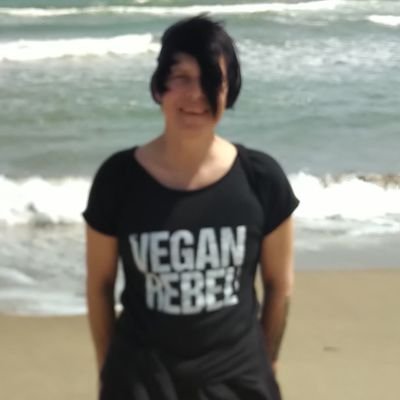 VegAnarchistisch-utopische Artivistin #vegan #aktivistisch #anarchistisch #literarisch 
Besuche mich auf https://t.co/89WNnCxqBl oder https://t.co/joiNqDhjc9