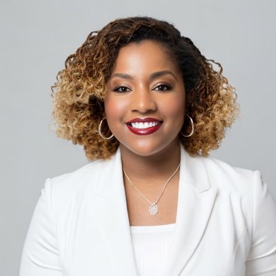 lalatalkscomp's profile picture. A recruiter’s best friend. A job seeker’s best advocate. Striving to make compensation & total rewards knowledge accessible for everyone. | ΔΣΘ🔺🐘