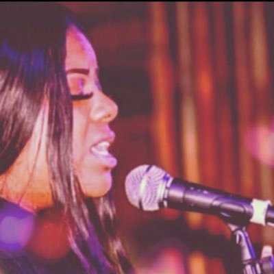 SheGorgeousBoye's profile picture. Poetry is my native language 🌻