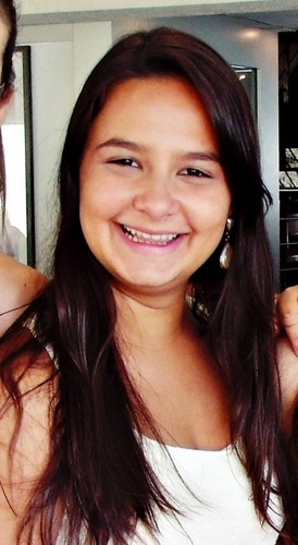 16 anos. Escorpiana, chata, irritada, carente, determinada, sensível, apesar de tudo, eu posso até ser legal, se voce merecer, é claro!