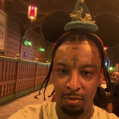 Twotonetwix's profile picture. 4-8 depressed falcons fan #riseup |bidet’s will bring world peace|23|please don’t take me serious| film nerd