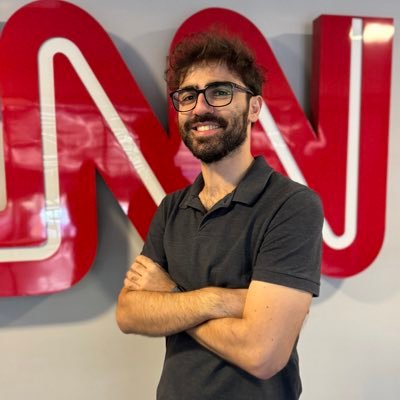 Jornalista formado pela PUC-SP, editor de Esporte na @cnnbrasil e de livros na @EdGrandeArea. Também cobro escanteio e corro para cabecear no @futebol_cafe.