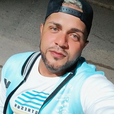 carlosfran32's profile picture. carlituxx