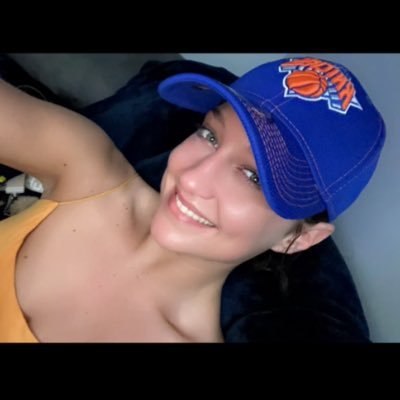 tweetersarabear's profile picture. Canadian - 30 - New York Knicks Fan 😊