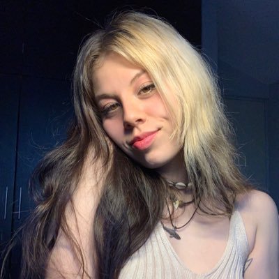 waxymoon_ Profile Picture