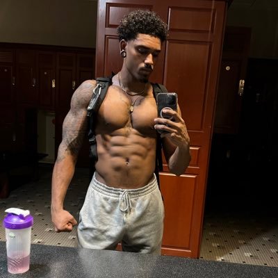 18+ | Straight Solo Creator | link in bio 😈💦 | i only reply on OF | sponsor my cosplay ➡️ $fullspectrumfitness