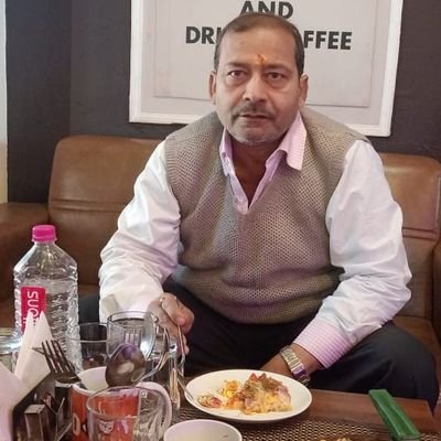 मेरे हुज़ूर बड़ा जुर्म है ये बेख़बरी
लोग इत्तेफाक से सिर्फ़ मिलते है
बिछड़ते अपनी मर्ज़ी से हैं
जिद भी बदल जाती हैं साहब कल जिसे
पाने की जिद थी आज उसे भुलाने
