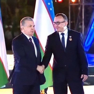 Mard o'g'lon davlat mukofoti sohibi
O'zbekiston Respublikasi Prezidentining davlat stipendiyasi sohibi
Sarimsoqov nomidagi stipendiya sohibi