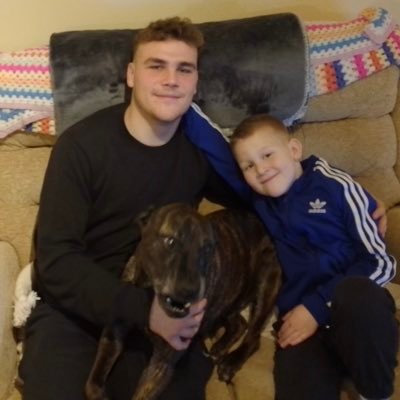 My 2 lads LIAM n JAXON,my dog BUZZ,MUFC 🇾🇪,OASIS,LG/NG,BEADY EYE,PRETTY GREEN,ROSES/IB,QUADROPHENIA,WELLER/JAM,MOD,2-TONE,OLD SKOOL DANCE/RAVE,BOXING 🥊🥊