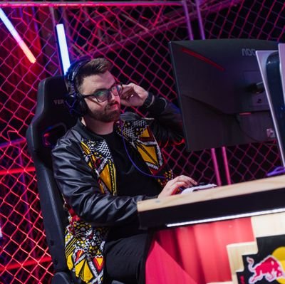 Former Guitar Hero Pro 🏅• Gaming and esports Manager @RedBullZA