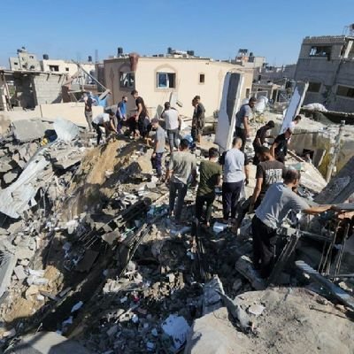 Live in Deir Al-Balah, Gaza | Have 11 family members with me | My brother was martyred
click the link below to help us evacuate and afford food