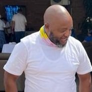 RuebenUbisi's profile picture. I follow who follows me.