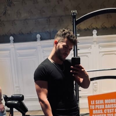 bv__00's profile picture. honnête.