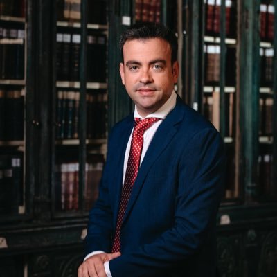 Alcalde de Cuéllar y Diputado Provincial. Derecho en UNED, aficionado a los toros.