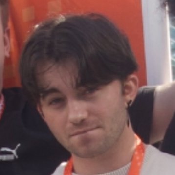 Unhinged Streamer/One Piece Fan Fic Creator/Subscriber to way too many anime Sites/basically a midget possessed by chaos