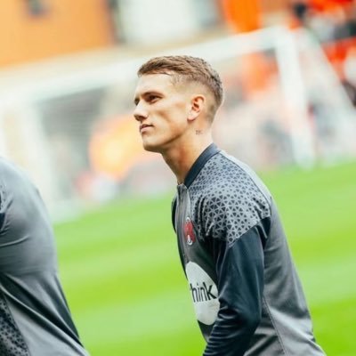 Nueral2's profile picture. Orient fan/Season ticket holder (South stand) | Supporter of the #1 Team in Leyton🔴⚪️