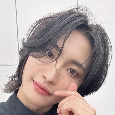 azshfv0403's profile picture. BTS_V🐻💜＊ATEEZ_SEONGHWA🌟＊올백＊맏즈＊WONDERLAND＊NO1 🐰영원한 건 없다고 하지만 저는 그 영원을 더 늘려보고자 했어요. 남들이 웃더라도 손짓하더라도 그렇게 믿어보고 싶었 거든요.