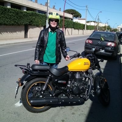 Old geezer currently touring the Iberian peninsula on my beloved Royal Enfield Meteor: Marge. ❤️ Spain 🇪🇦