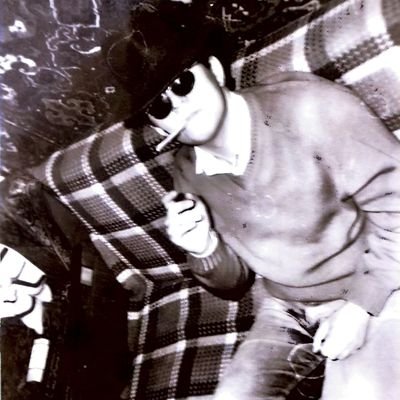 Я журналіст. И активист. И политик. А ещё я - волонтер, зовут меня Багатокітний Няв. Ну, это когда в ЗСУ, діючим военнослужащим не работаю, вместе с Югиком.
