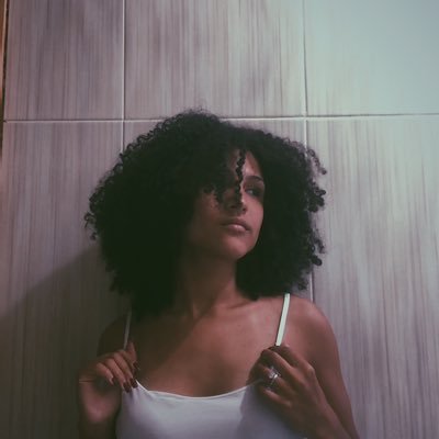 “Pode partir meu coração. Mil vezes, se desejar. Sempre foi seu pra machucar como quiser.” -meu perfil é uma mistura de tudo