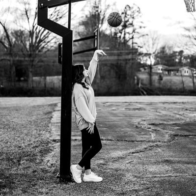 🎓C/O 28 | 5’10 | Yai FootBall and Boys Basketball Team Manager 🏈🏀 | Yai Girls Track Shotput and Discus Thrower | Member of many Yai school clubs |