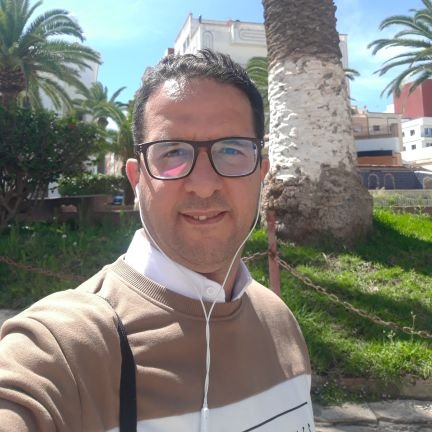 ¤ estudiante universitario de literatura francesa.
¤ escritor de cuentos y relatos