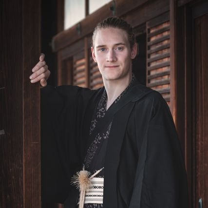 A Finnish Japanologist, journalist, photographer, biologist and bird ringer. Currently based in Kyoto.
IG, TikTok, Bsky, YouTube @namatsuu