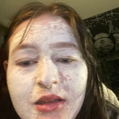 @malistarss i only post about the walking dead and sleep deprived