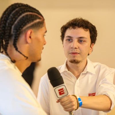 Gaúcho morando em São Paulo. 26, Jornalista. Comentarista de basquete na ESPN e NBB. Criador do @livebsktbr.