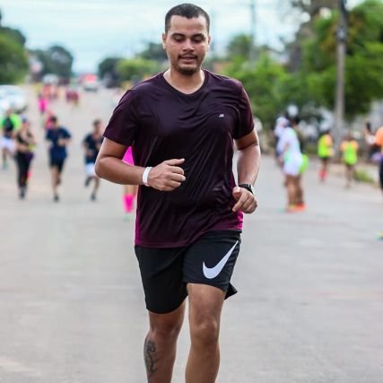 Um cidadão buscando através do conhecimento, 
UMA vida melhor (uma não, várias).