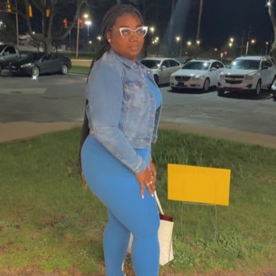 thickchick210's profile picture. 