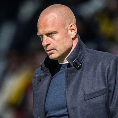 Football coach, flair 5
Stamina 20. 
Bäst mittfält vinner.

https://t.co/99DjCseZKY Rest at the end