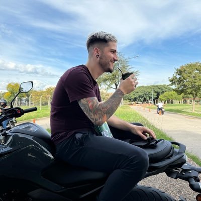 whoisfabrvko's profile picture. 🌎 BA, Arg. ♏️ Escorpio. ⚪ Club Atlético Vélez Sarsfield.