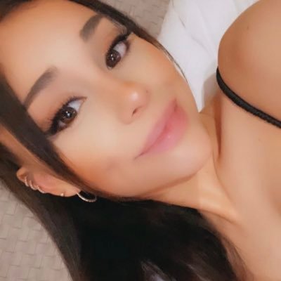prinnsess_'s profile picture. i stream games sometimes