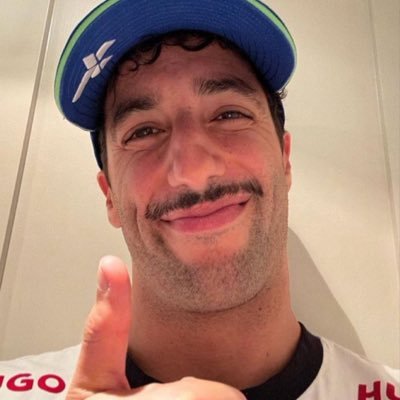 usually tweeting about daniel ricciardo & f1  | she/her