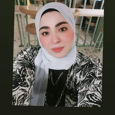 فى السمـا بشوفـک لما الدنيـا بيـا تضيـق .