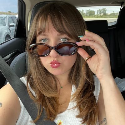 realizingchloe's profile picture. good at feeling