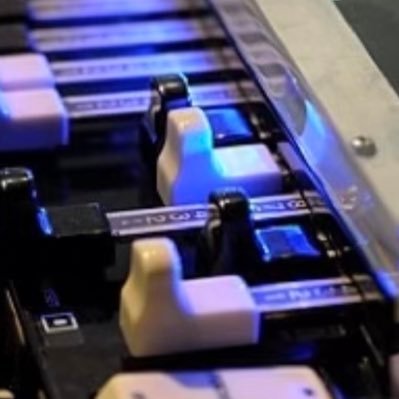 バンド「STAYCHILL」、他サポートでキーボード弾いています。洗足学園音楽大学ロック&ポップスコース教授。プライベートミュージックスクール「緑ちゃん倶楽部 https://t.co/ootQ2m8ZVi」主宰。ブログ「ケン坊のこんな感じ。https://t.co/FOS6ihA7YQ」