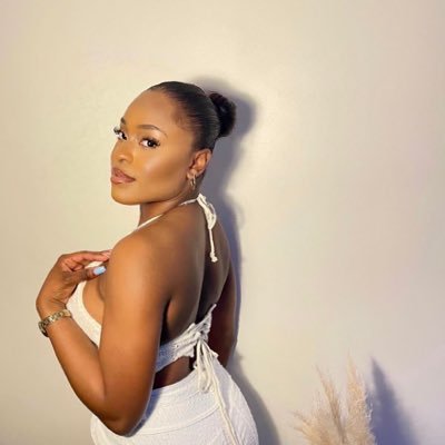 RaeVeronique's profile picture. 