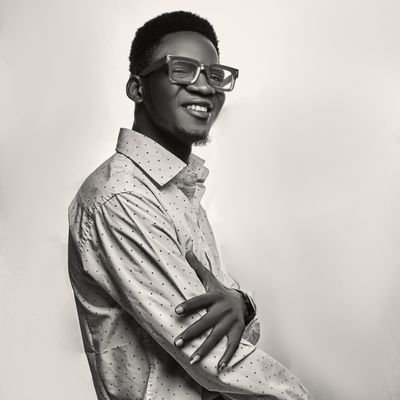 Content Creator •Cho Cho Cho • Digital Media Creator• Wizkid | CR7 | Manchester United▪︎Don't take all my post serious o, I no too well like that.