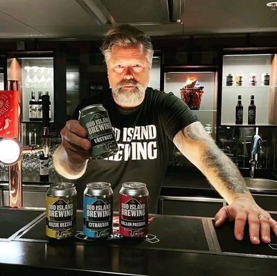 Bassist, låtskrivare, öldrickare, matätare, goodtimer. The Halo Effect, Restaurang 2112. Odd Island Brewing. In Flames 1997-2016, Cyhra. EBS, Ibanez.