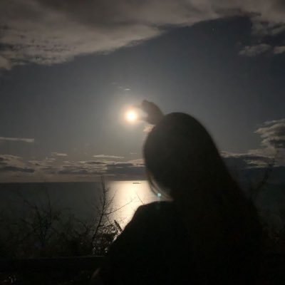 من يستهين بِقُدرات المرأه اتمنى ان تُعاد طُفولته بِلا أُمهِ 🤍
