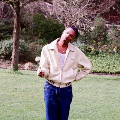 Journaliste audiovisuel qui traîne souvent au cinéma + podcaster pour