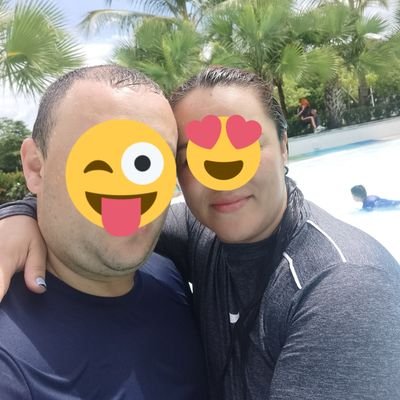 Ella 42 curiosa, el 40 hetero, con una buena vida de casados, buscamos buenas experiencias y ver qué pasa.