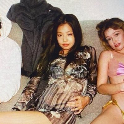 liv27918388's profile picture. 