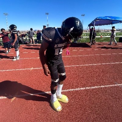 CLASS OF 2028- (WR) (SAFETY) routerunner🏄🏾‍♂️ 3.00 gpa student masondabest13@gmail.com 5’6 Working every single day