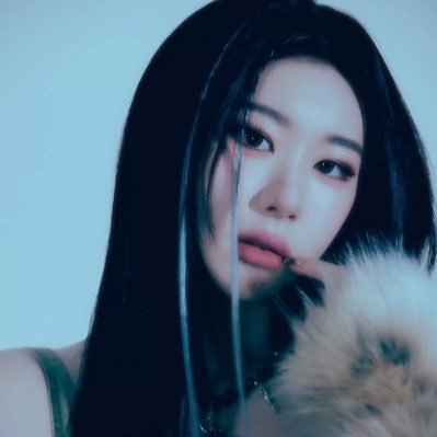 LOVEisICY's profile picture. “All in us” — itzy, twice♡ — Chaeryeong is my everything♡ — for #채령