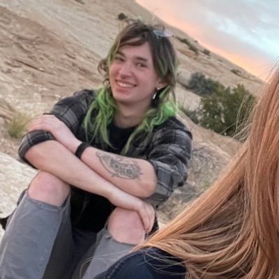 MothmanActually's profile picture. idk bro I just really like birds