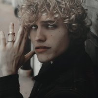 𝐋𝐨𝐮𝐢𝐬. (@hedoriangray) Twitter profile photo