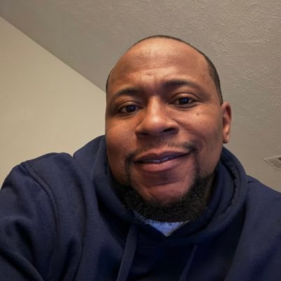 Detroit native living in the South #patsnation #teambron Snapchat:iconicg IG:313gmoney83 GO BLUE 〽️〽️〽️restore da roar
